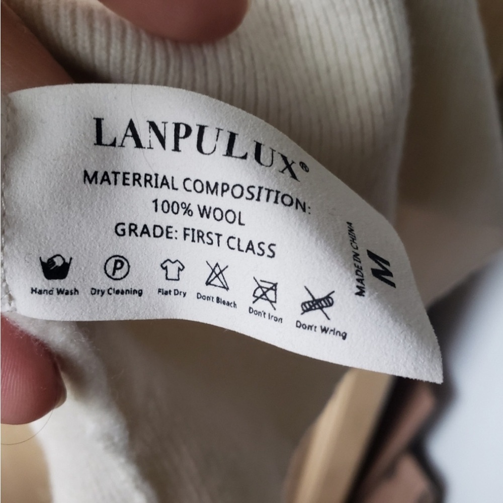 Lanpulux Off-White V-Neck Sweater - Picture 3 of 5